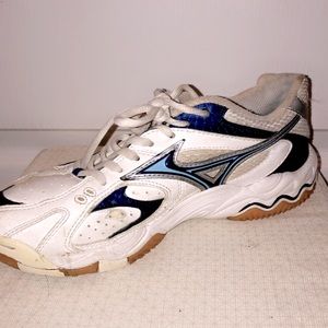 Mizuno court shoes
